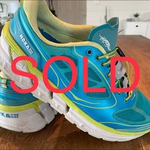 HOKA ONE ONE. Womens size 8